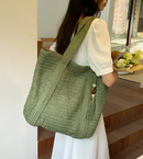 Fashion Straw Shoulder Bag with Mahogany Pendant