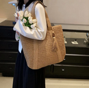 Fashion Straw Shoulder Bag with Mahogany Pendant